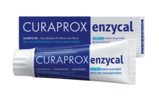 Hydrosonická zubná kefka CURAPROX - ...a zubná pastu Enzycal CURAPROX